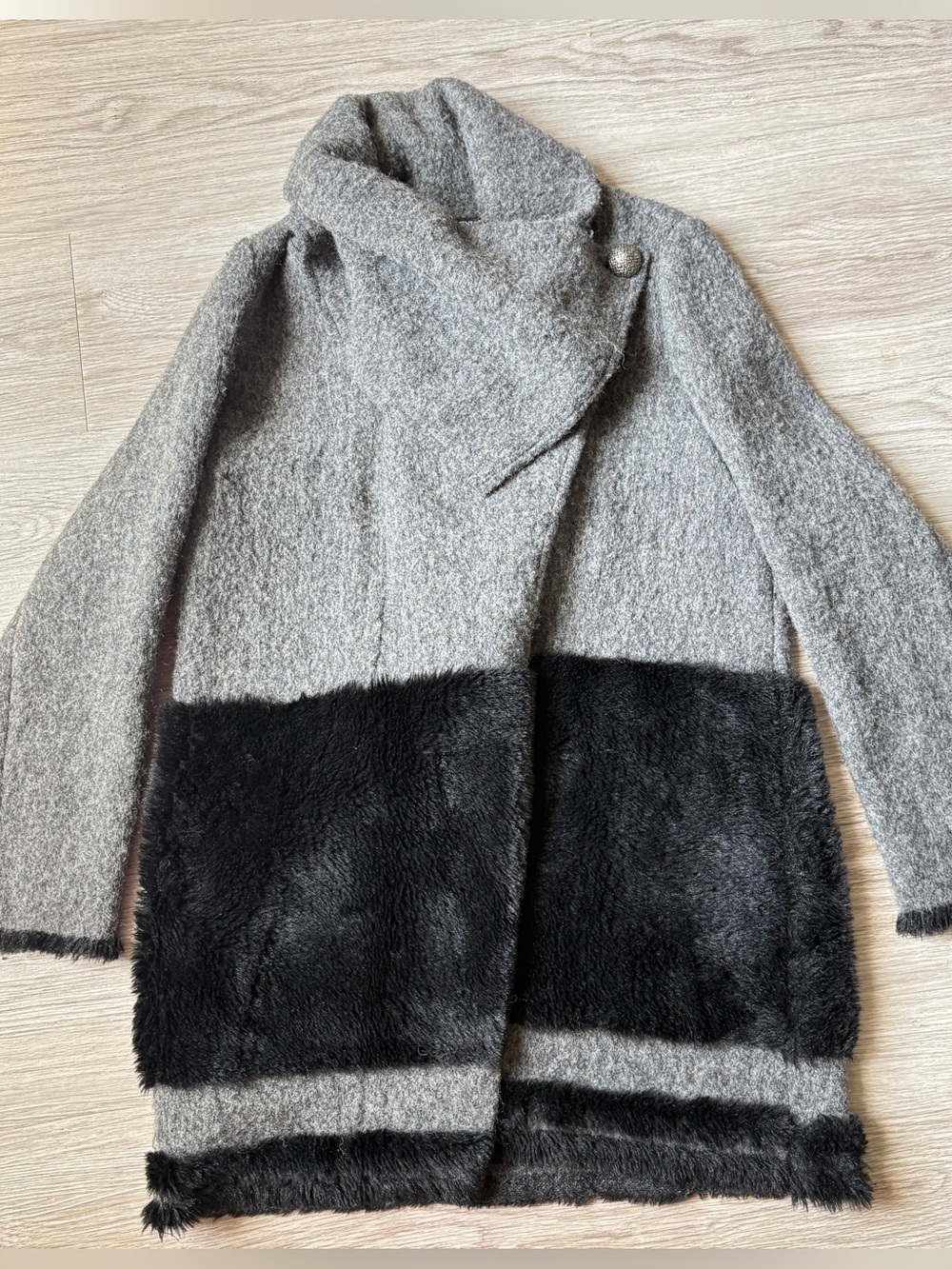 Rinascimento Cozy Gray & Black Faux Fur Trim Open Cardigan Size M Made in Italy